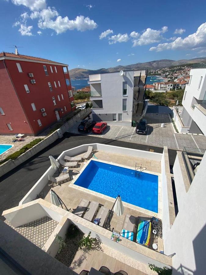 Apartment Diva With Heated Pool Trogir Bagian luar foto