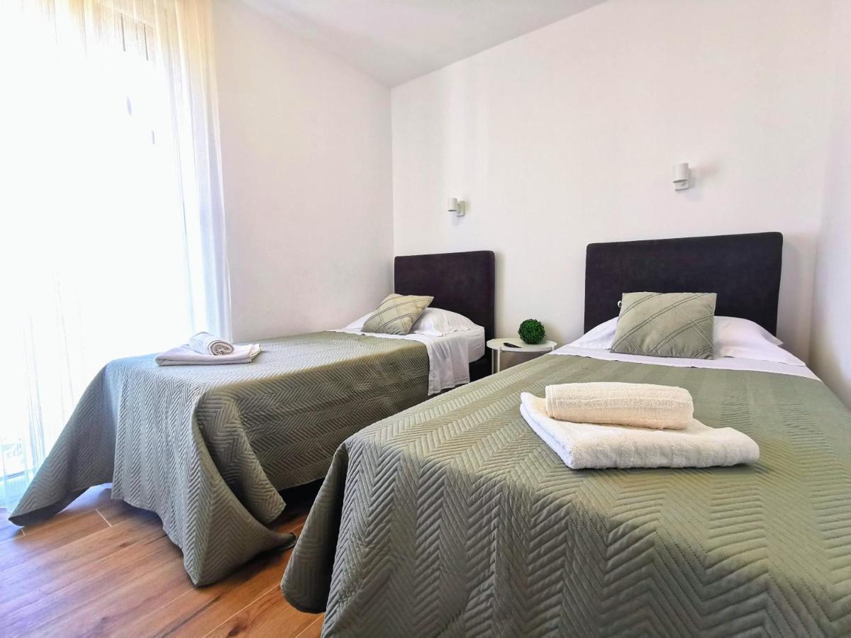 Apartment Diva With Heated Pool Trogir Bagian luar foto