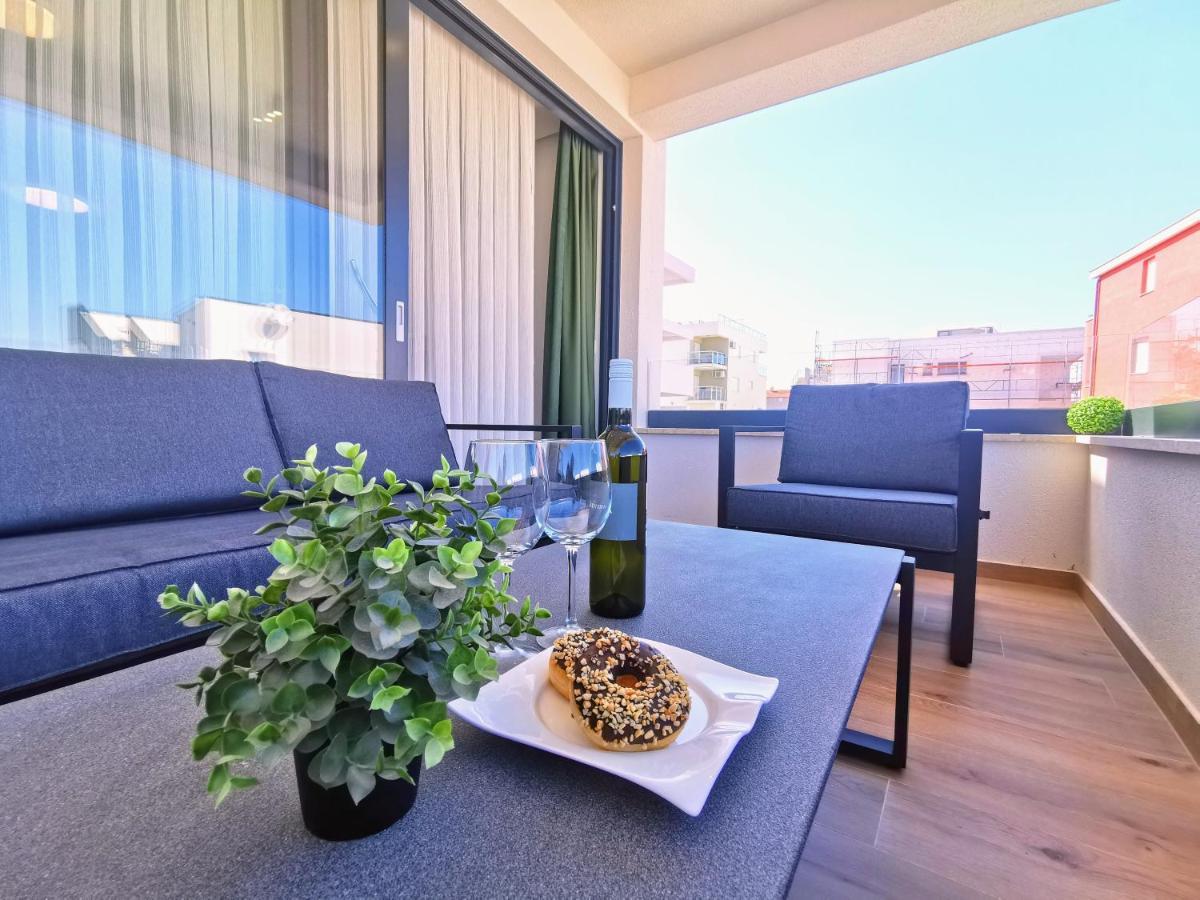 Apartment Diva With Heated Pool Trogir Bagian luar foto