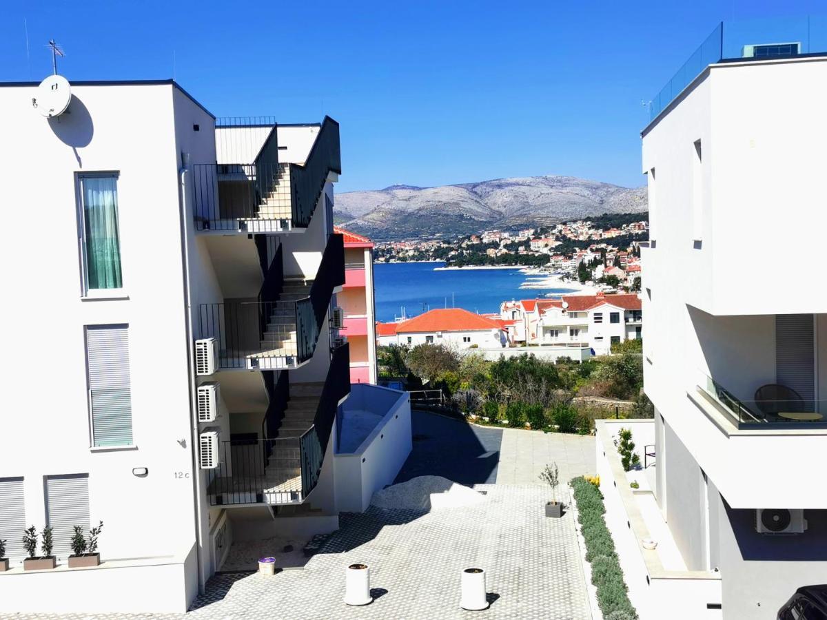 Apartment Diva With Heated Pool Trogir Bagian luar foto