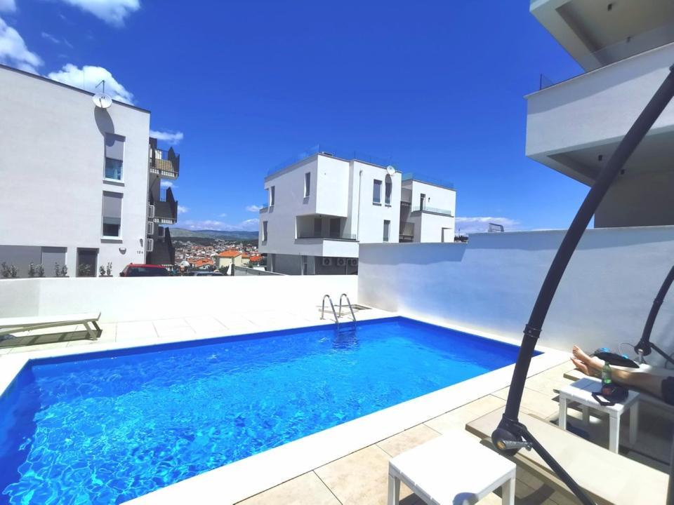 Apartment Diva With Heated Pool Trogir Bagian luar foto